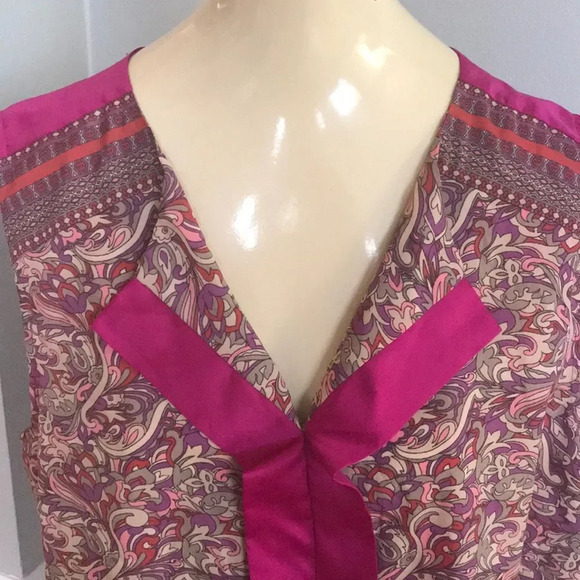 Limited fuschia trim sleeveless top, large - Picture 2 of 5